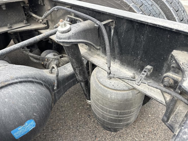 2020-kenworth-t680-image-35