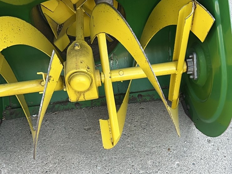 john-deere-model-826-snowblower,-nice-shape,-low-time,-stored-inside,-electric-start-image-8