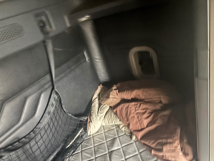 2016-freightliner-cascadia-113-image-39