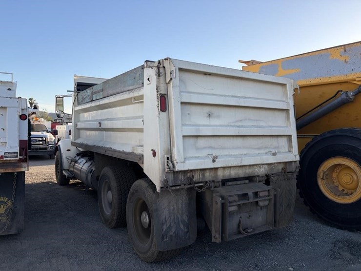 2015-peterbilt-365-image-4