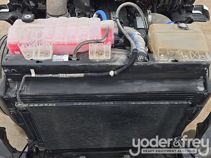 2019-peterbilt-579-image-54