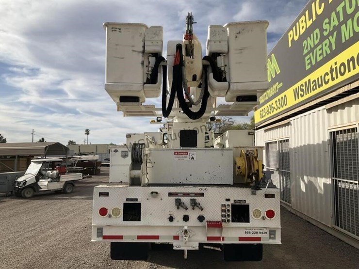 2012-freightliner-m2-106-image-6