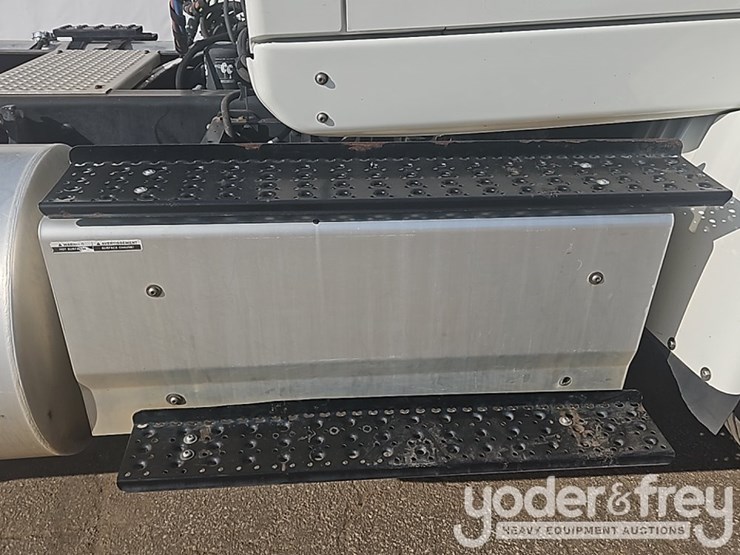 2017-international-8600-image-33