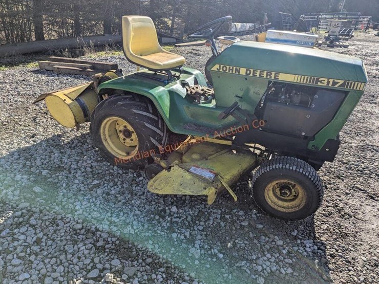 john-deere-317-image-5