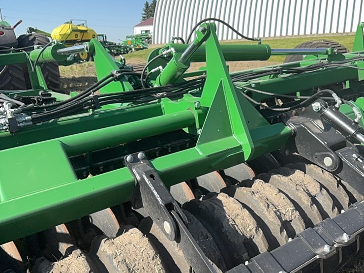 2023-john-deere-h-image-47