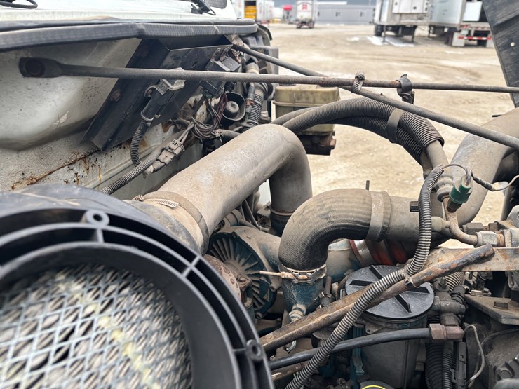 2002-international-4700-image-22