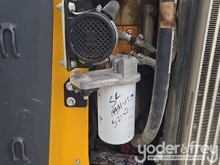 2021-deere-317g-image-48