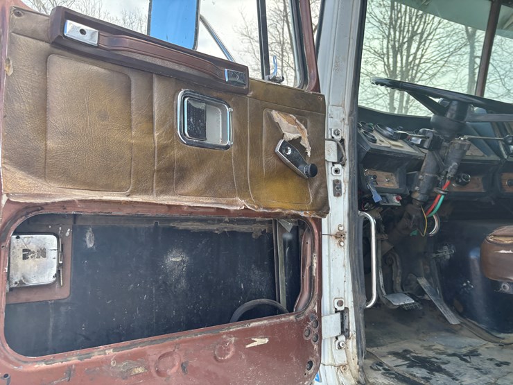 1989-cummins-855-image-32