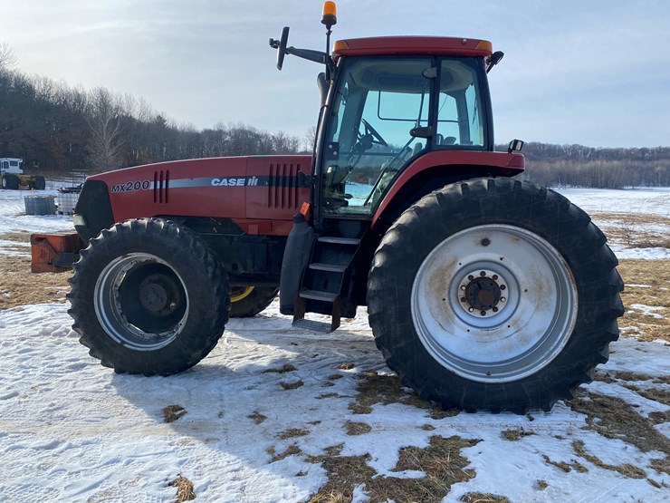 #125-•-2001-case-mx200-magnum-tractor-(colfax,-wi)-image-13