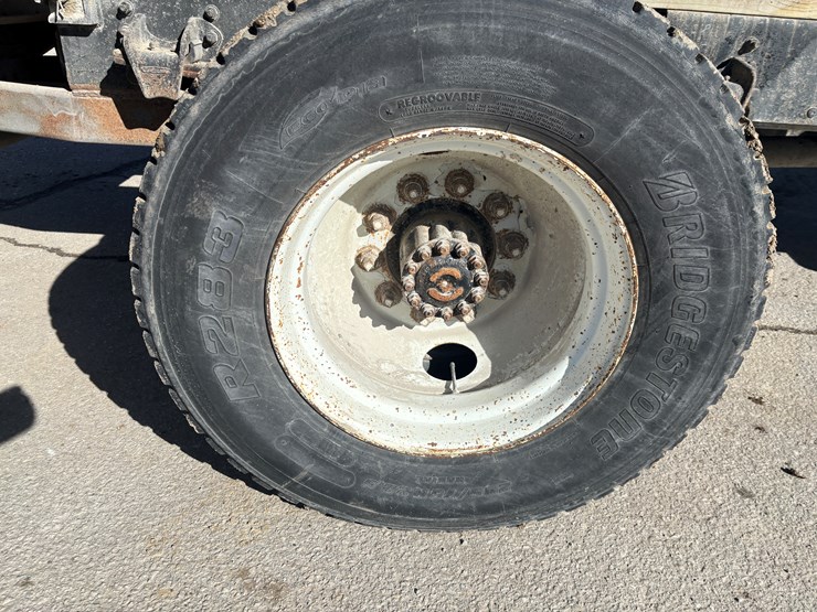 freightliner-fl70-image-60