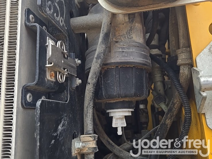 2021-deere-317g-image-51