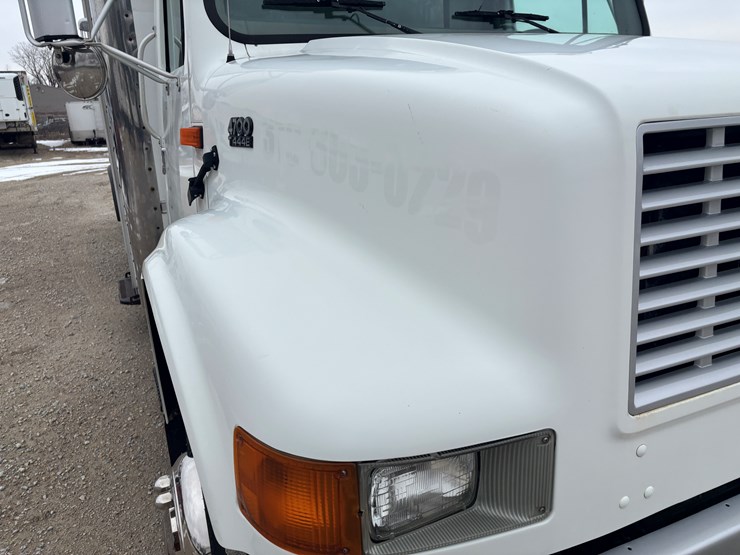 2002-international-4700-image-12