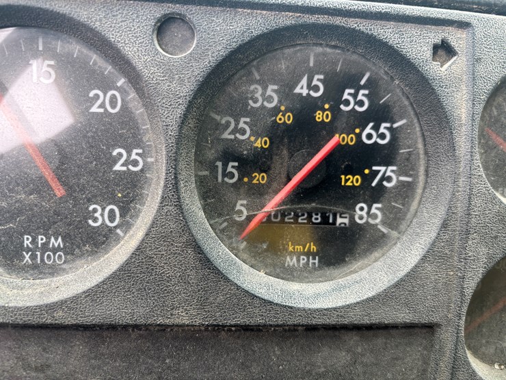 #2269-•-1992-freightliner-box-truck-image-26