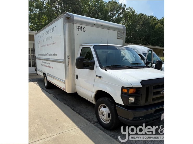 2017-ford-e350-image-4