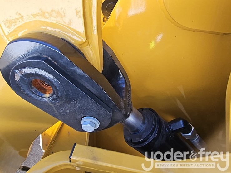 2026-caterpillar-930-image-21