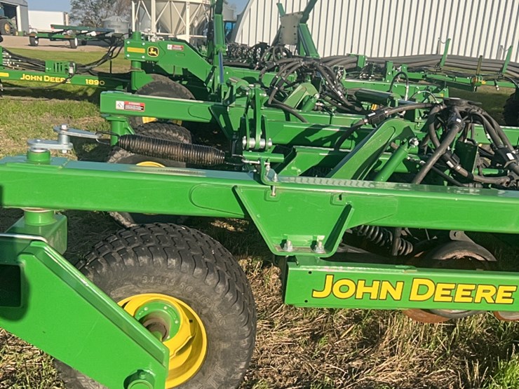 2018-john-deere-1910-image-101
