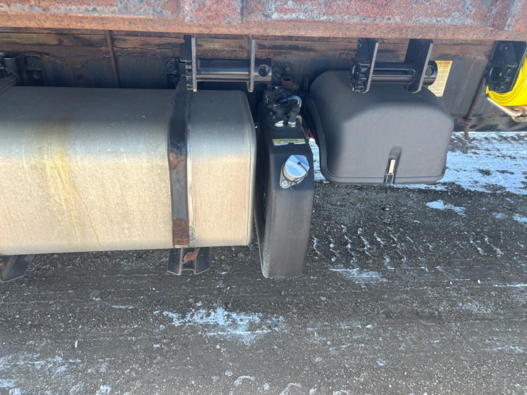 #2294-•-2013-freightliner-m2-flatbed-truck-image-14