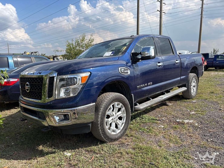 2016-nissan-titan-image-1