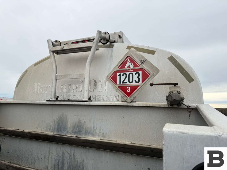 1993-freightliner-fld112-image-23