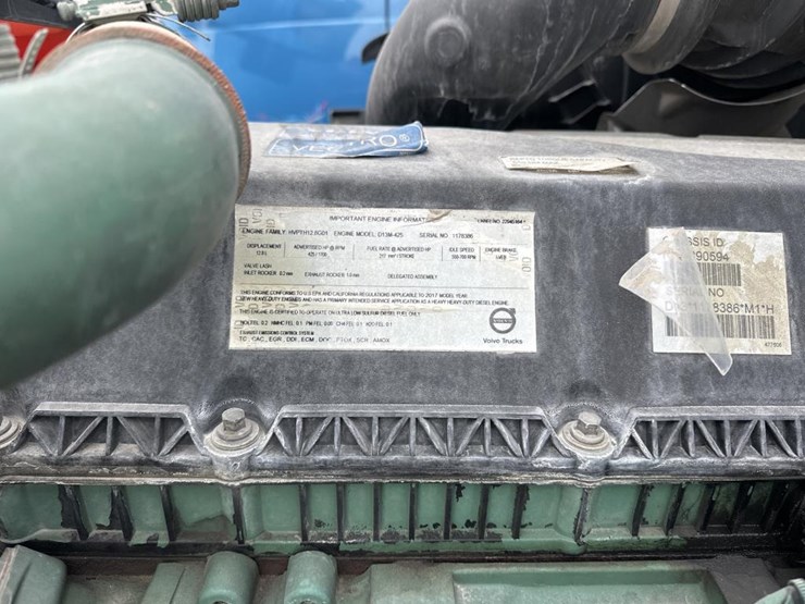 2018-volvo-10-image-30