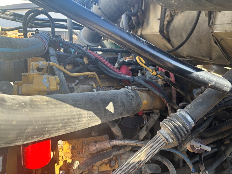 2005-sterling-lt8500-image-19