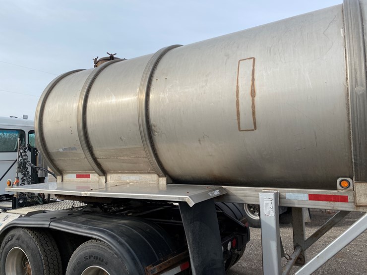 #500-•-2012-northern-8,500-gallon-semi-manure-tanker-(has-wi-title)-(waupun,-wi)-image-19