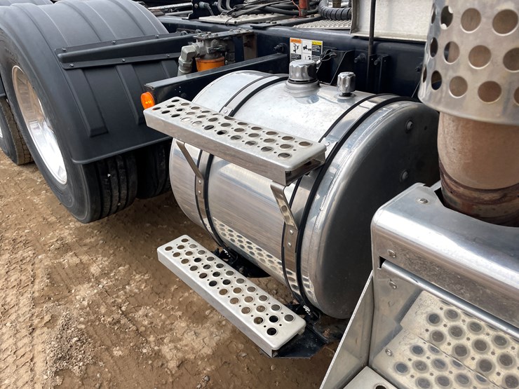 2019-kenworth-t880-image-8