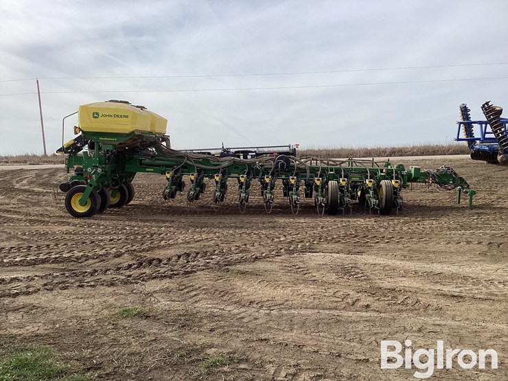 2022-john-deere-1775nt-image-4