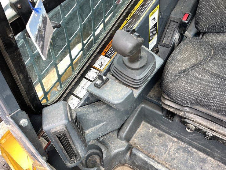 2019-john-deere-332-image-35