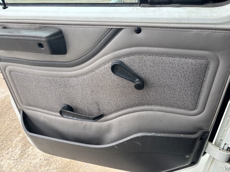 2002-international-4700-image-38