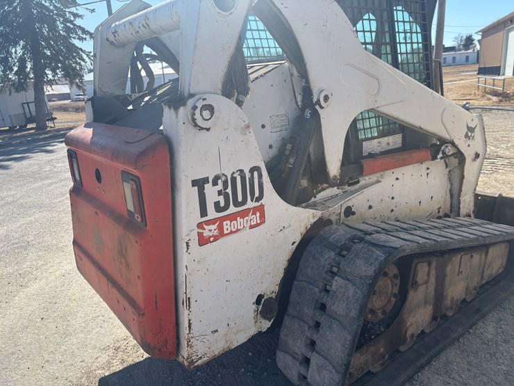 2007-bobcat-t300-image-12