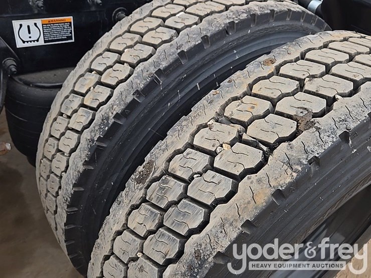 2019-peterbilt-579-image-16