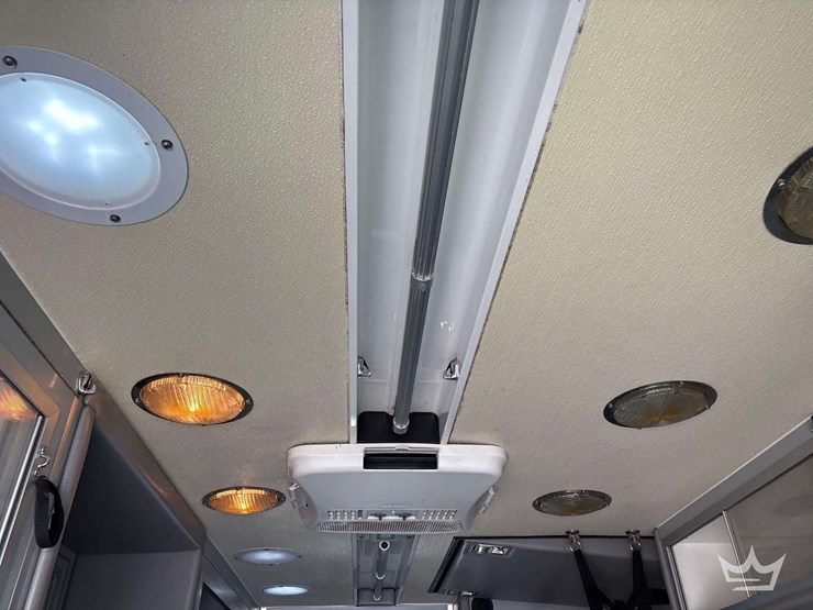 2003-freightliner-fl60-image-17