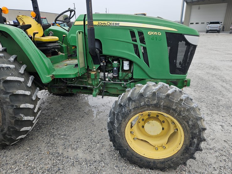 2014-john-deere-6105d-image-17