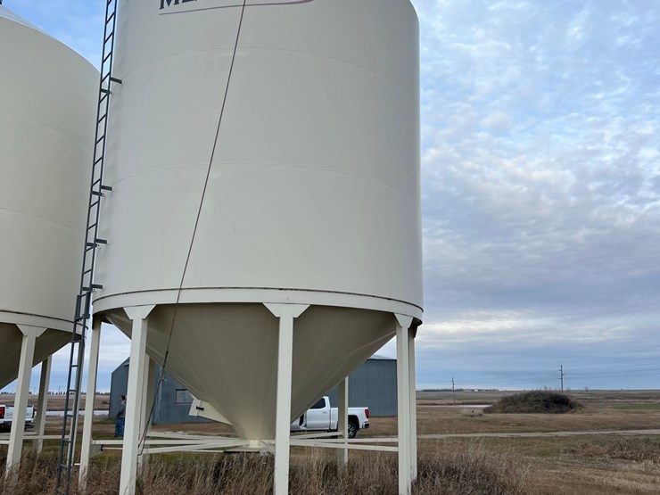 lot-44.-3,000-bu.-meridian-hopper-bin-image-14