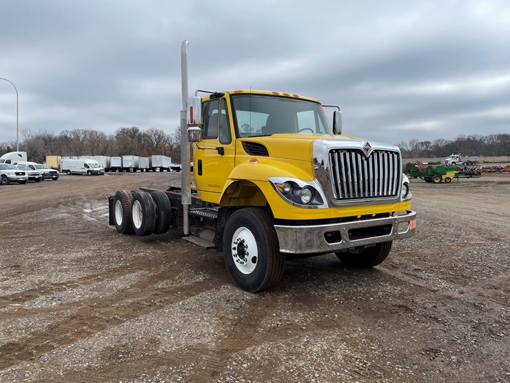 #1030-•-2011-international-truck-tractor-(has-mn-title)-image-7