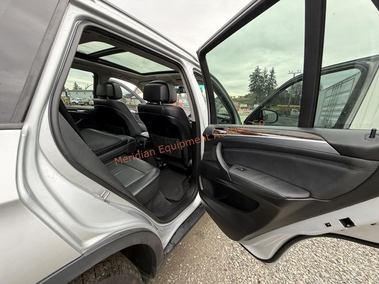 2010-bmw-x5-image-35