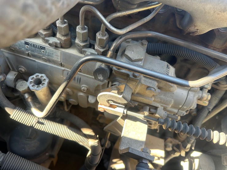 new-holland-eh215-image-56