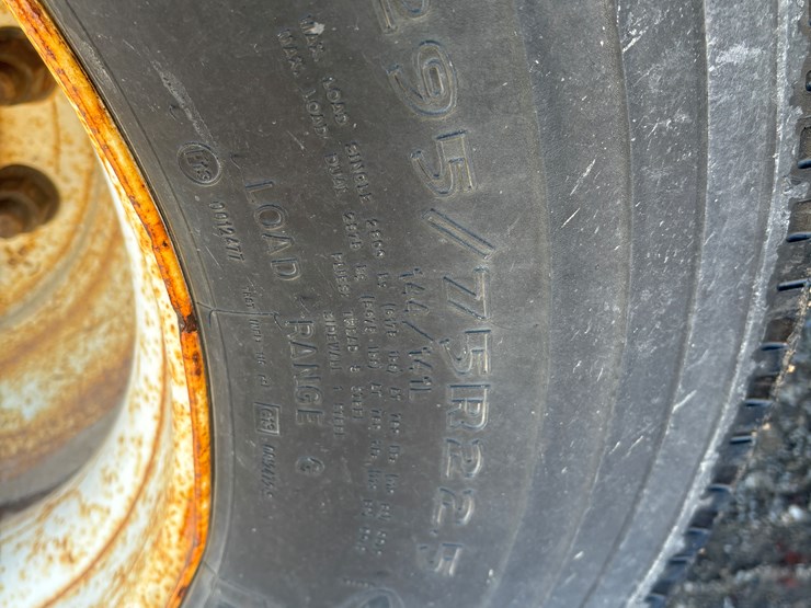 #2294-•-2013-freightliner-m2-flatbed-truck-image-61