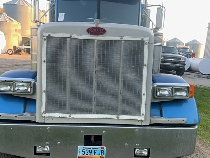 2003-peterbilt-379-image-17