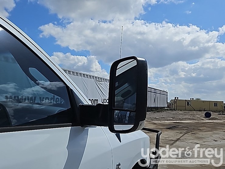 2010-dodge-ram-3500-image-39