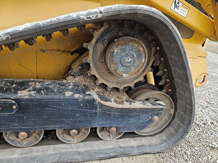 2007-deere-ct332-image-21