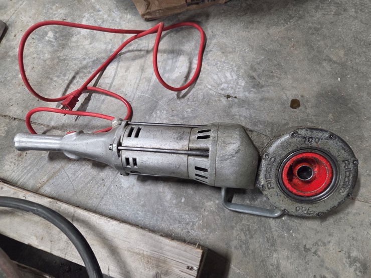 #5420-•-ridgid-700-pipe-threader-w/-1/2"-2"-fittings-image-4