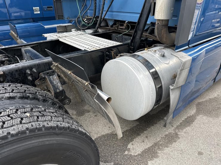 #2231-•-2016-volvo-vnl-sleeper-cab-semi-image-19