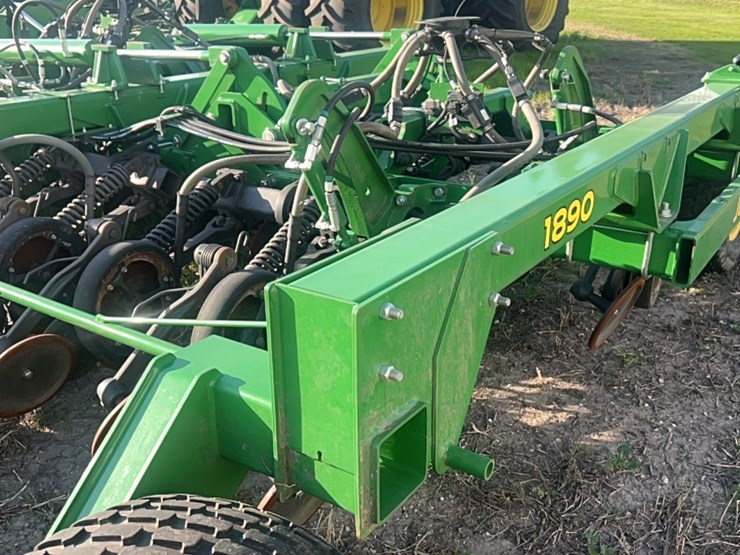 2018-john-deere-1910-image-187