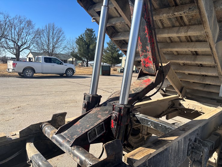 freightliner-fl70-image-47