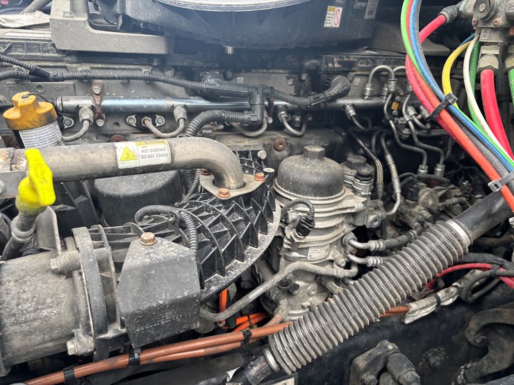 2018-freightliner-cascadia-126-image-23