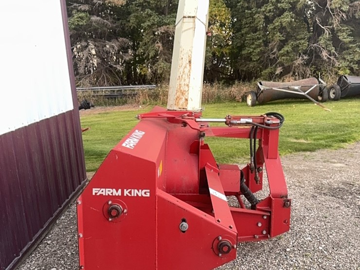 farm-king-twin-auger-two-stage-snowblower,-540-pto,-hydraulic-shoot-image-3