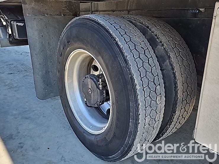 2018-peterbilt-337-image-15