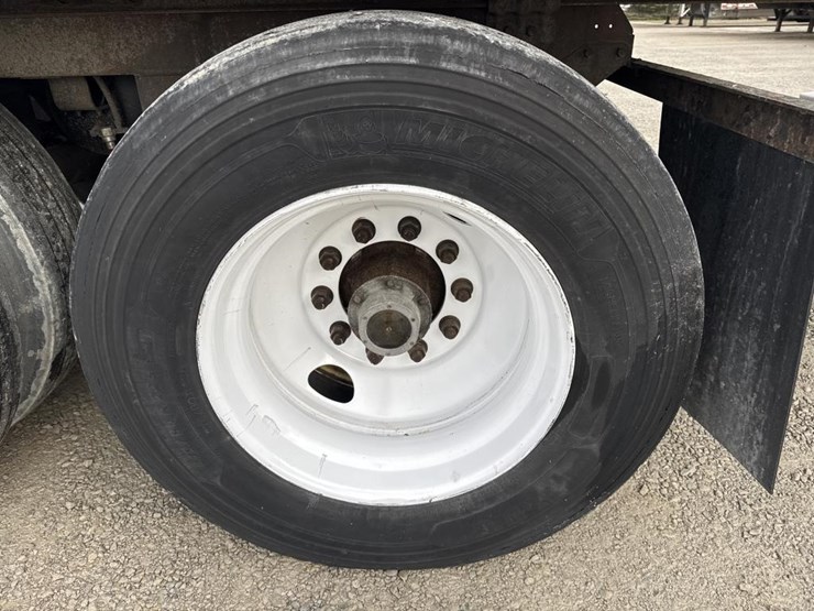 2019-utility-53'-image-27